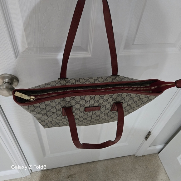Gucci Supreme Controllato Monogram Zippered Tote Bag - Picture 4 of 10